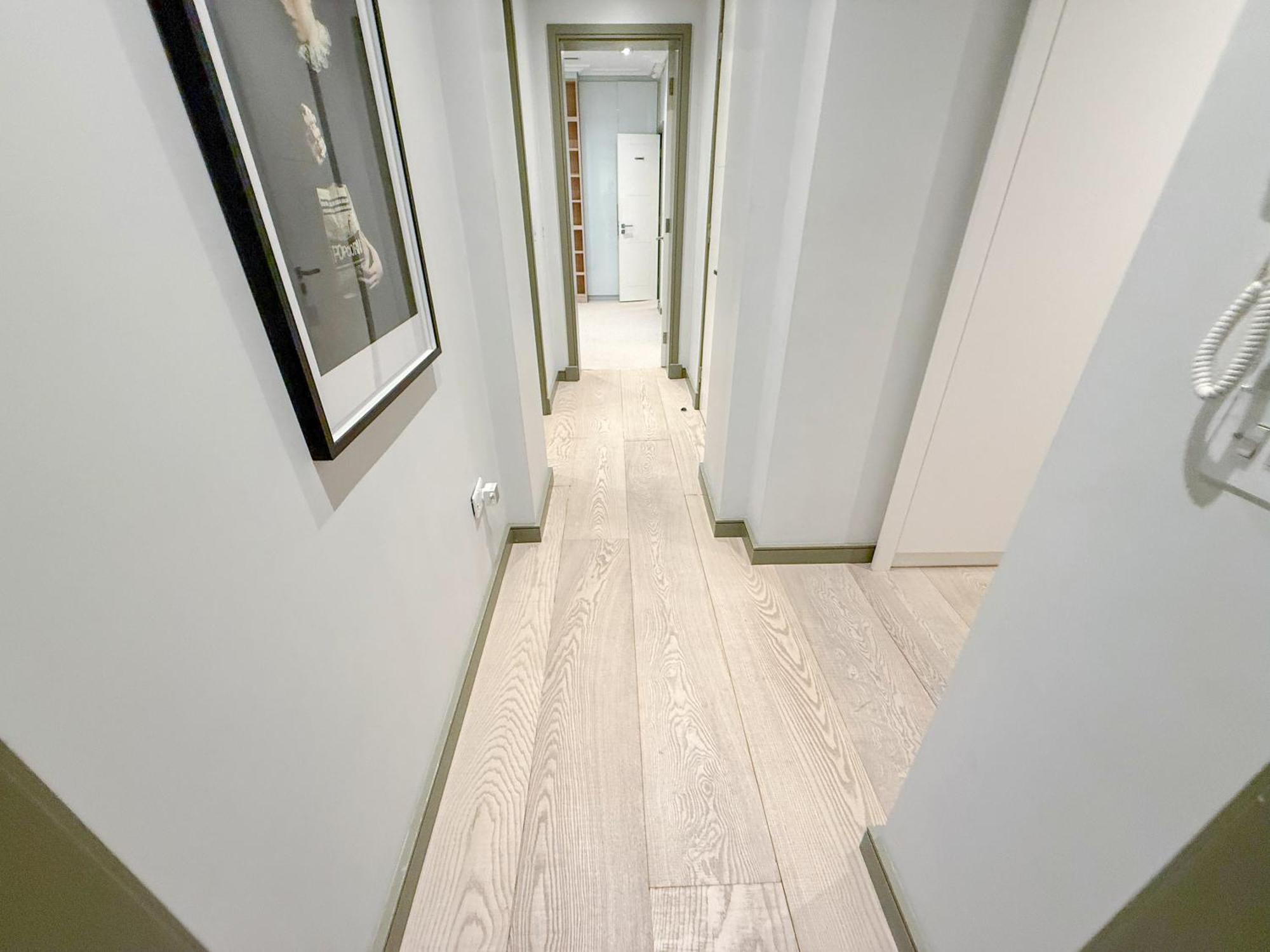 Luxurious 3-bedroom & 3 Bathroom Flat With Indoor Fireplace And Patio In Mayfair Apartment